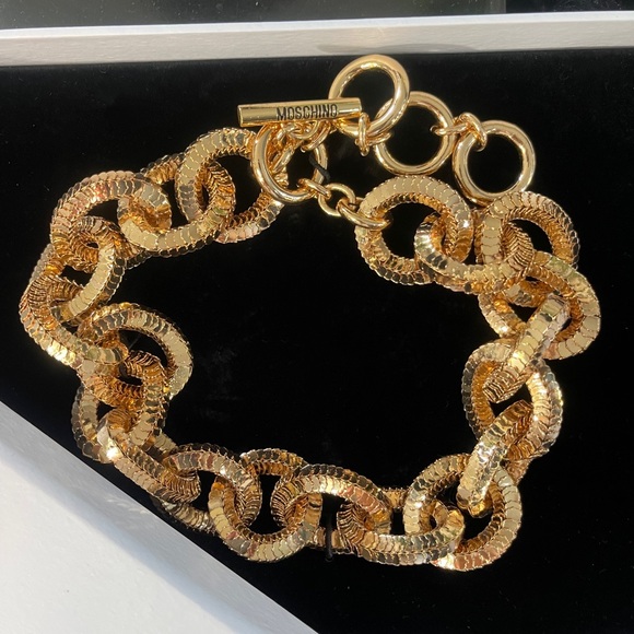 Moschino x H&M  Gold Pleated Chain Necklace - Picture 5 of 7